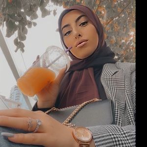 Meet your Posher, Batool